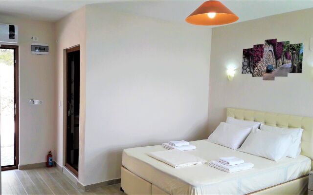 Assos Nazan Motel Restoran Beach