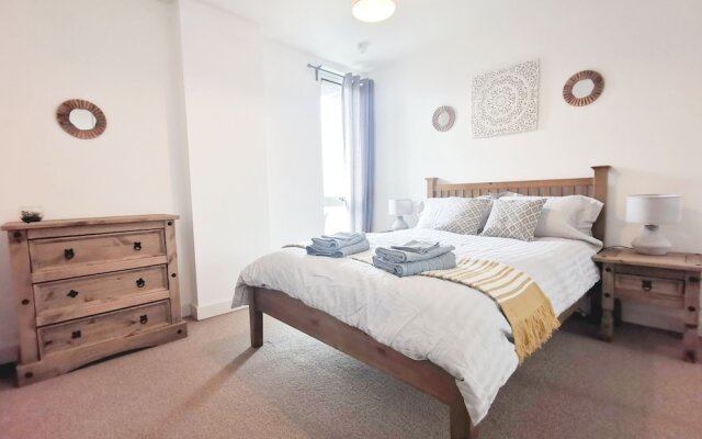 MK Hub Apartment with Oak Furniture