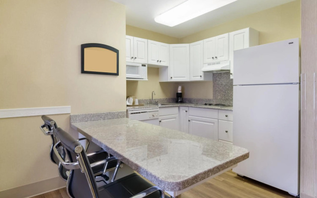 Mainstay Suites Airport