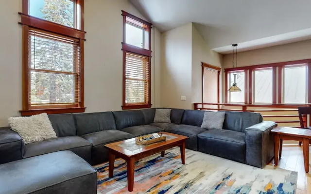 Red Slate Canyon - Modern 2-story Condo