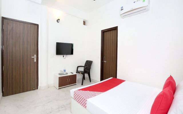 OYO 12379 Hotel Riyasat
