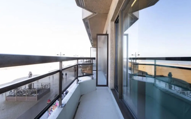 Apartment in Middelkerke With Sea View