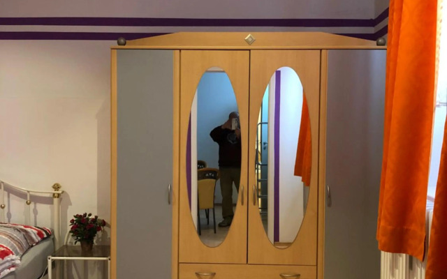 Munich Apartment Harras (Souterrain)