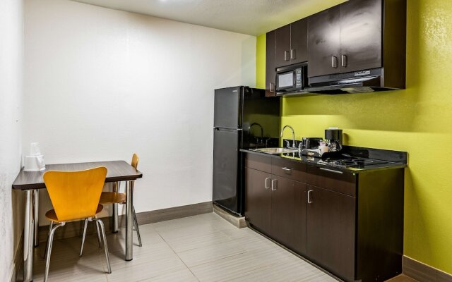 Studio 6 Monroe, LA - Hwy 165