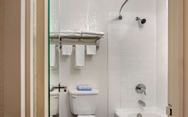 Motel 6 Ruther Glen VA