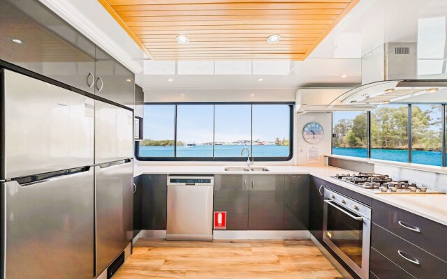 Coomera Houseboats Gold Coast