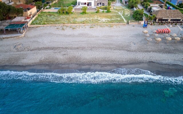 "platanias Beachfront Villa Elsa-90m To Main Square"