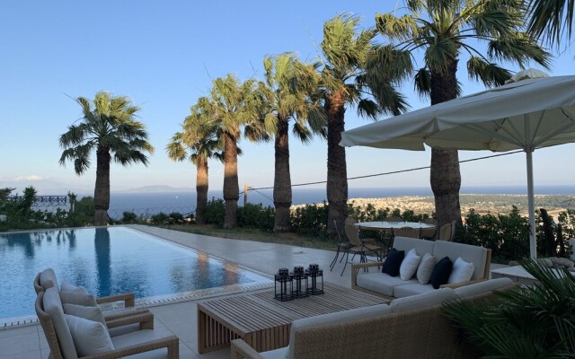 Luxury Villa Marathon