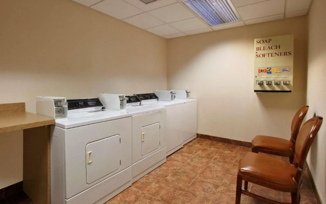 Hampton Inn & Suites Newtown