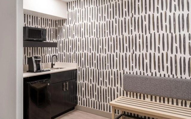 Atwell Suites Austin Airport by IHG