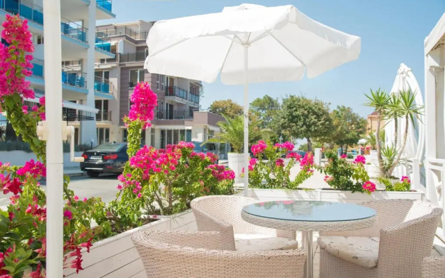Hotel Eskada Beach