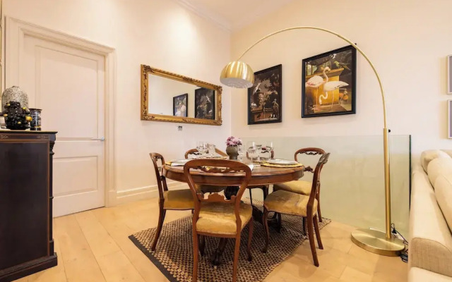 Paddington 7-bed 13-guest Massive House W/patio