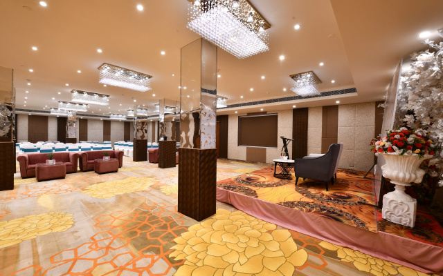 Click Collection Grand Gateway Varanasi
