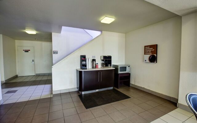Executive Inn & Suites