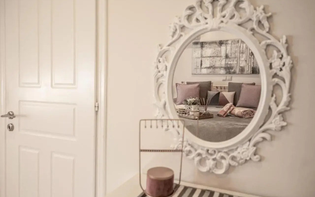 'The Ivory' House Project In Athens