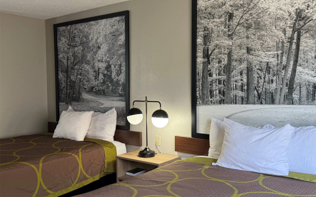 Super 8 by Wyndham Evansville East