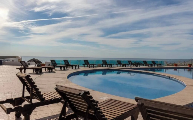 Luxury Beachfront Condo on Sandy Beach