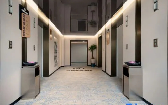 Yunqi Star Hotel (Neijiang Wanda Plaza High-speed Railway Station)
