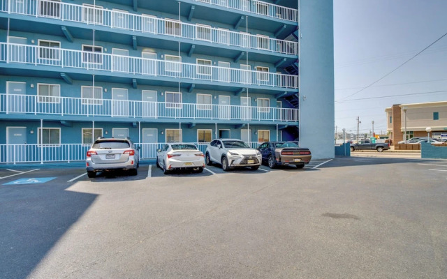 Walk to Wildwood Boardwalk: Family-friendly Condo!
