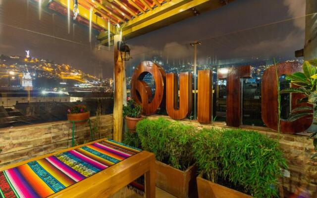 Friends Hotel & Rooftop - Historic Center & Museums