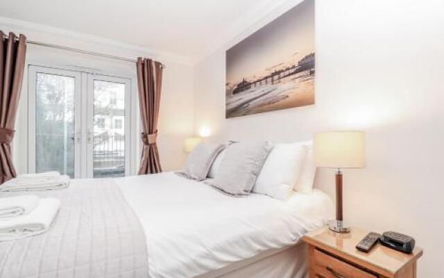 3 Queens Gardens Sea View Apartment