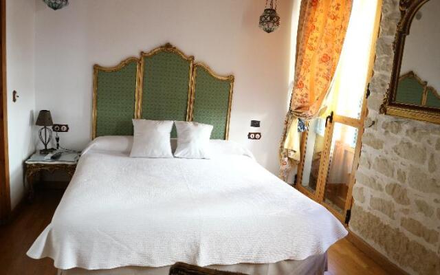 Hostal Les Monges Palace