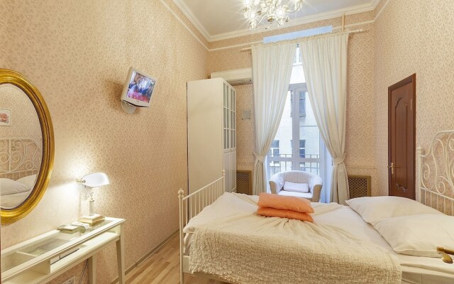 Friends apartment on Vosstaniya