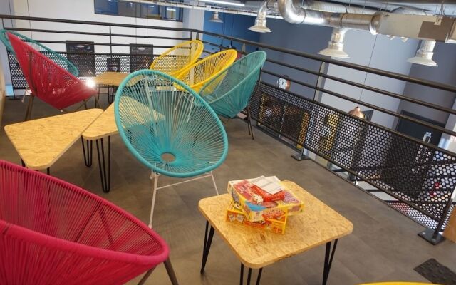 Share And Cheers Hostel