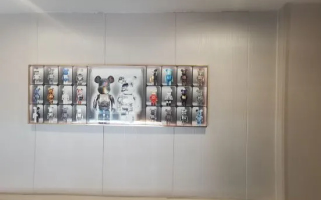 Yunhai Electric Sports Hotel (Yan'an West Road Subway Station)