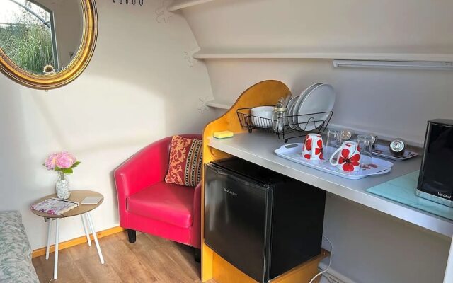 Cosy 1 Bedroom Cabin- Moon Pod