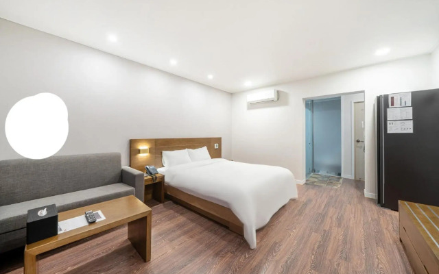 The 7 Business Hotel