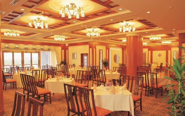 Xiamen International Seaside Hotel (hotel corridor leads to the stone exhibition hall)