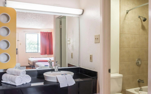 Motel 6 Mesquite, TX - Rodeo - Convention Ctr