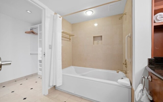 Beachfront 1BR 2BA Condo Cozysuites at Showboat