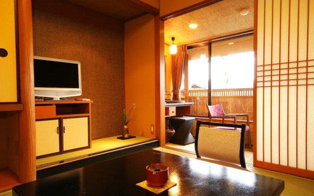 Kyoto Arashiyama Onsen Ryokan Hanaikada