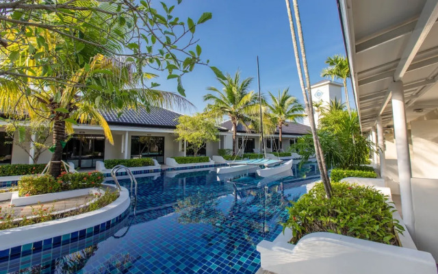Blu Boat Pool Access Resort and Villas