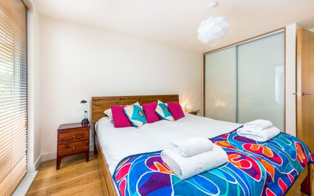 Charming Hackney Apartment with Garden
