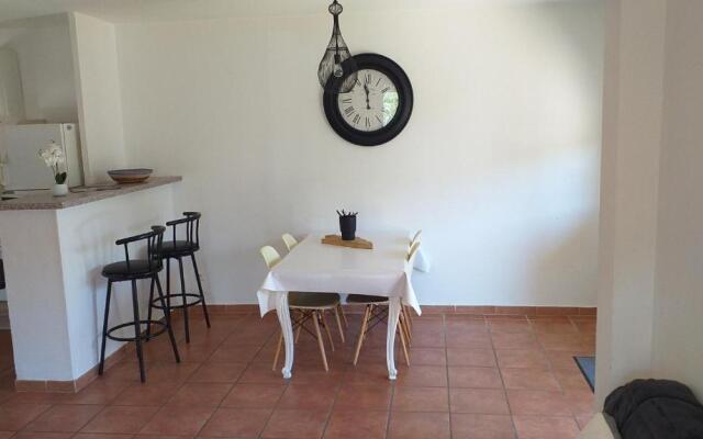 Maison T3 jardin proche remparts Aigues Mortes