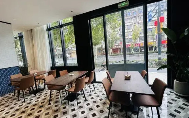 Kyriad Marvelous Hotel Zhengzhou Chengdong Road Wenmiao Subway Station