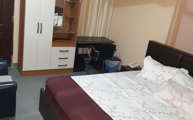 Julbert Plaza Hotel