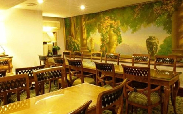 Diamond City Hotel