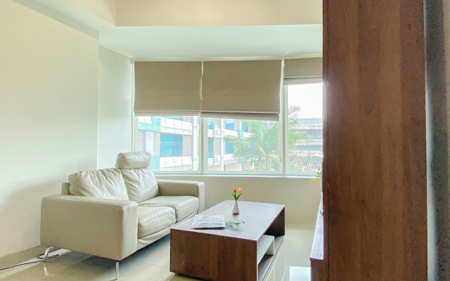 Comfy and Spacious 3BR with Extra Room Grand Kamala Lagoon Apartment By Travelio – Guest Rooms – Bekasi