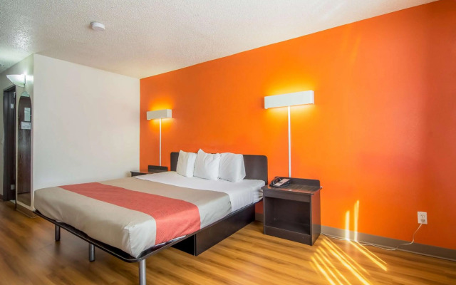 Motel 6 Dallas, TX - North - Richardson