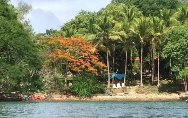 Bahia Rica Fishing & Kayak Lodge