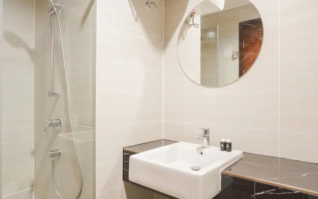 Nice And Comfort Studio At West Vista Apartment