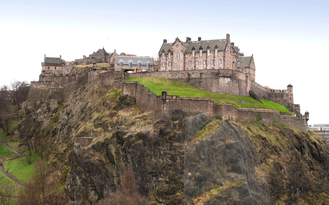 Premier Inn Edinburgh Princes Street