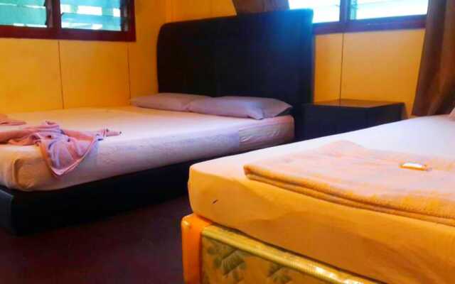 Sukau Backpackers B&B