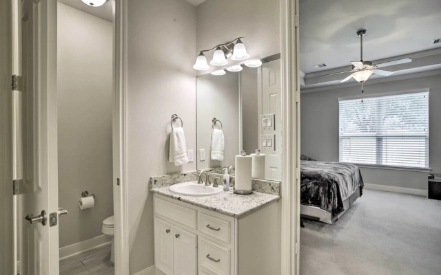 Modern Houston Townhome Near The Woodlands