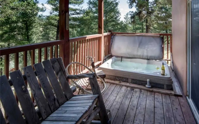 Adobe Hacienda - Three Bedroom Cabin with Hot Tub