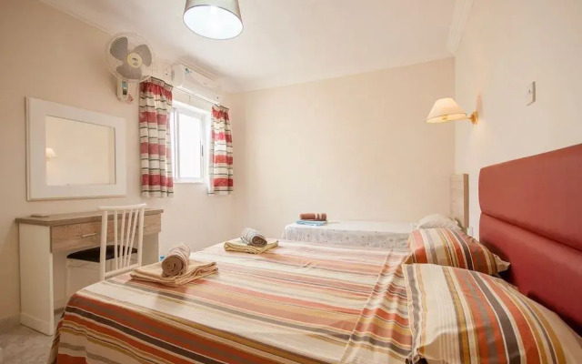 Pool and Sea, Penthouse Merill Apart 7